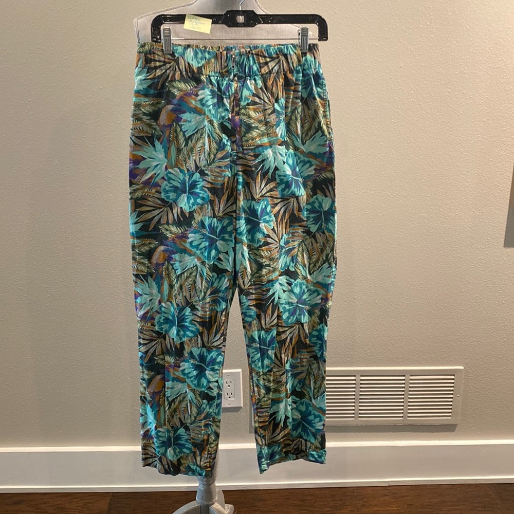 URBAN OUTFITTERS 100% COTTON PANTS WITH FRONT ZIPPER AND ELASTIC WAIST.